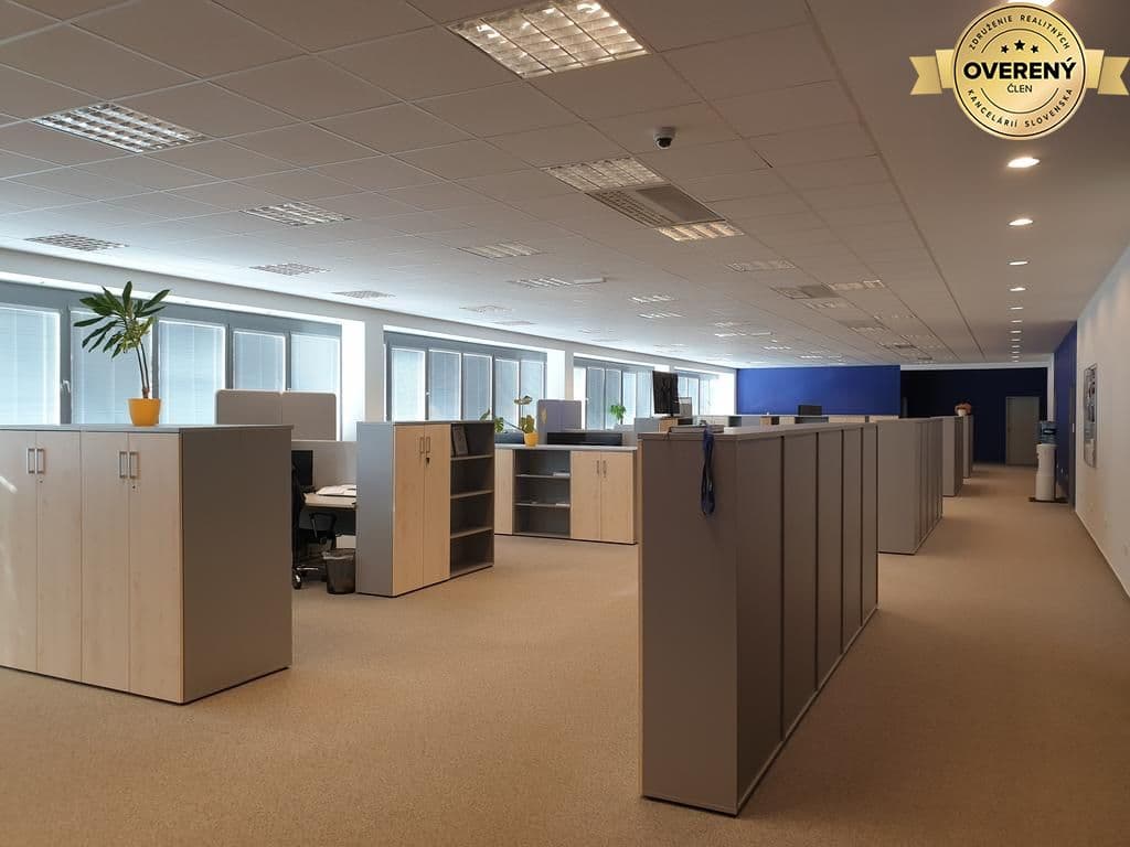 Moderné kancelárie, open space, spolu 445m2. Ivanka pri Dunaji