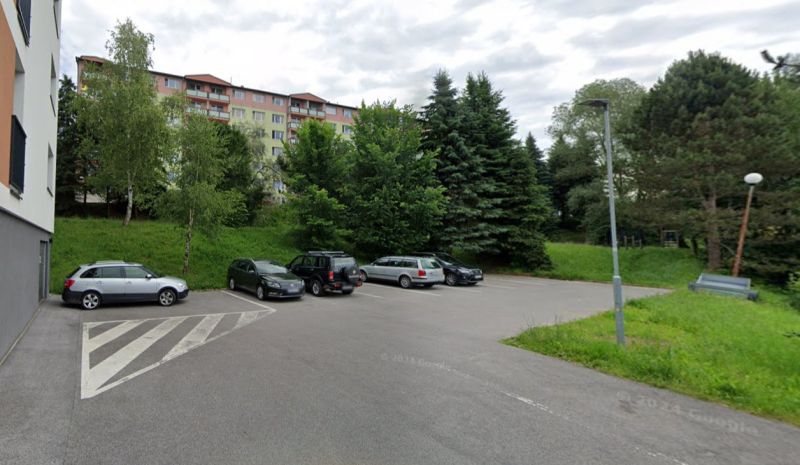RuzovaParkovisko.jpg